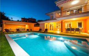 Beautiful Home In Rovinjsko Selo With Kitchen